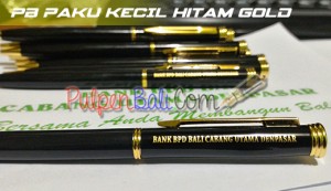 Contoh pulpen besi warna hitam cetak emas untuk promosi